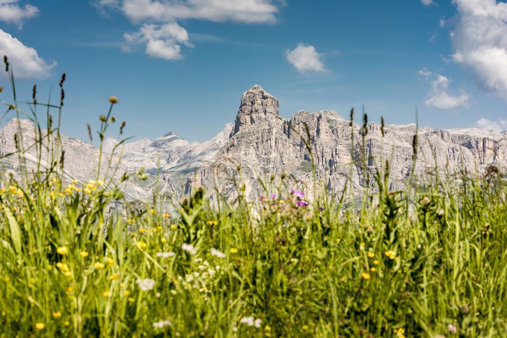 Hotel Conturines San Cassiano  Exterior photo